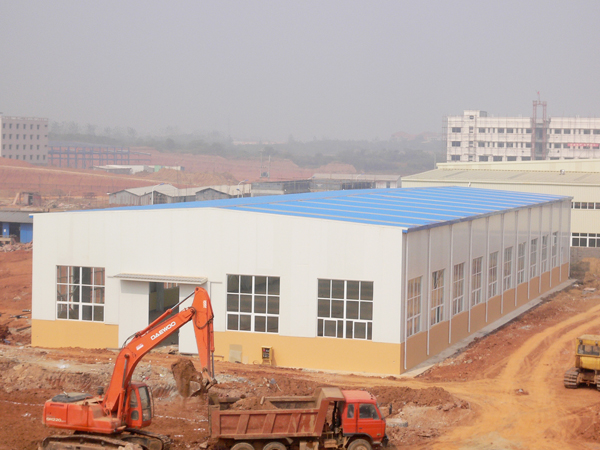 温州钢结构工程单层厂房带10吨行车室外图